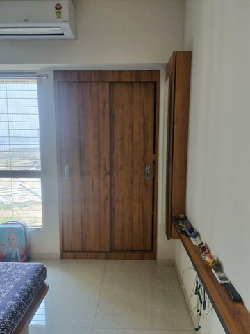 Room in 3 BHK Apartment at Runwal Eirene, Balkum Pada – for Rent