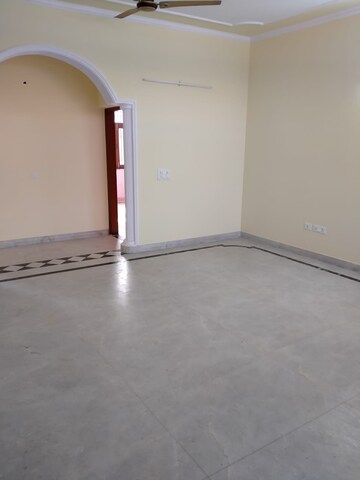 Room in 2 BHK Builder Floor at Sector 50 – for Rent