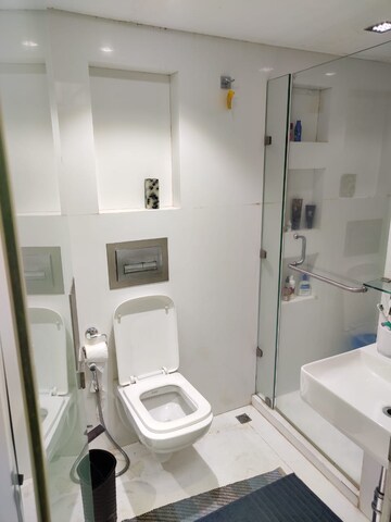 Bathroom in 1 BHK Apartment at Cumbala Hill – for Rent