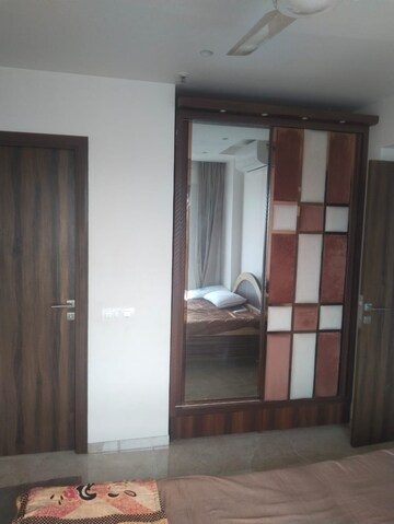 Room in 1 BHK Apartment at Hiranandani Regent Hill, Powai – for Rent