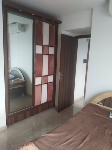 Room in 1 BHK Apartment at Hiranandani Regent Hill, Powai – for Rent