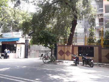 Parking in 3 BHK Builder Floor at Rohini Sector 8 – for Rent