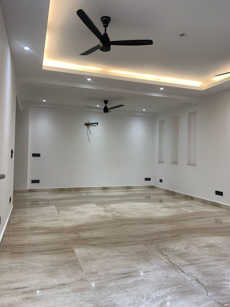 Room, malviya nagar 4 Bedroom 300 Sq.Yd. Builder Floor In Malviya Nagar Delhi 8423783