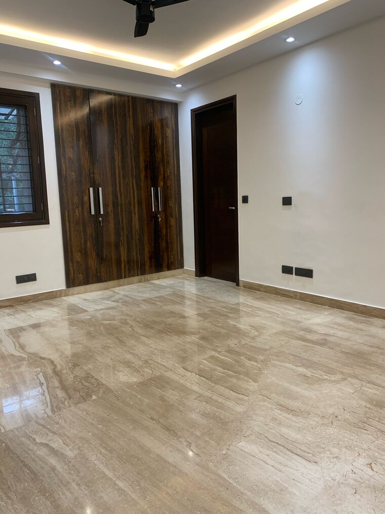 Room, malviya nagar 4 Bedroom 300 Sq.Yd. Builder Floor In Malviya Nagar Delhi 8423783