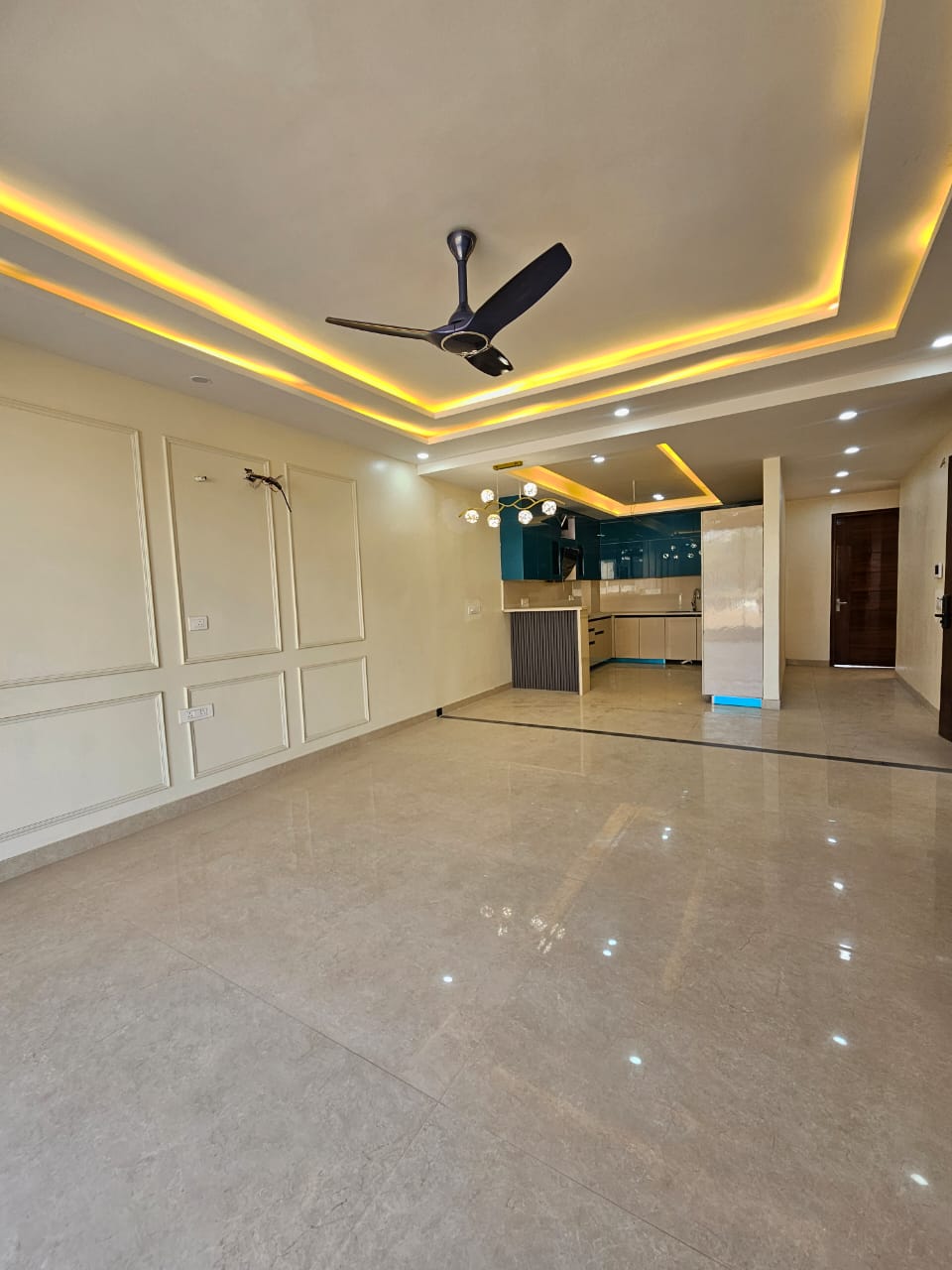 4 BHK + Pooja Room,Servant Room,Study Room,Extra Room 285 Sq.Yd. Builder Floor in Vatika City