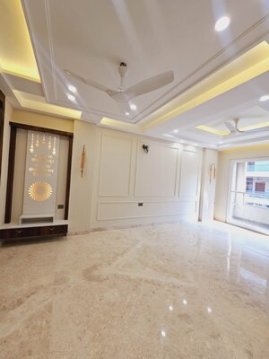 Building Lobby in 4 BHK Builder Floor at Vatika City, Sector 49 – for Sale