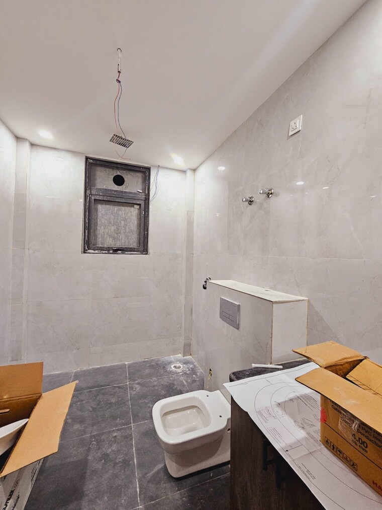 Bathroom, vatika-city 4 Bedroom 285 Sq.Yd. Builder Floor In Sector 49 Gurgaon 8423758