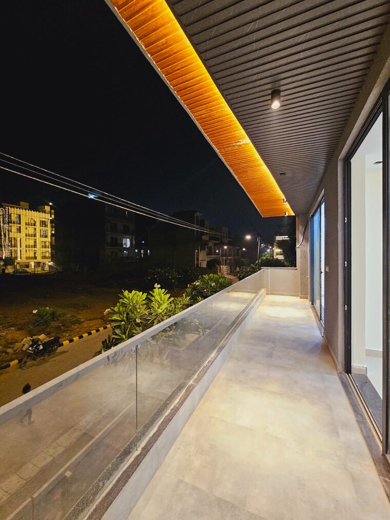 Balcony, vatika-city 4 Bedroom 285 Sq.Yd. Builder Floor In Sector 49 Gurgaon 8423758