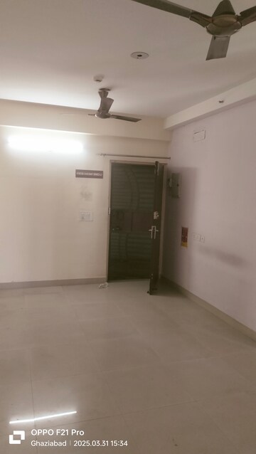 Room in 2 BHK Apartment at SG Oasis, Vasundhara Sector 2b – for Rent