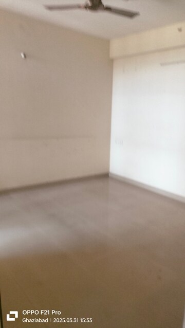 Room in 2 BHK Apartment at SG Oasis, Vasundhara Sector 2b – for Rent