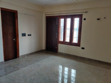 Room in 2 BHK Apartment at Supertech Czar Suites, Omicron I Greater Noida – for Sale