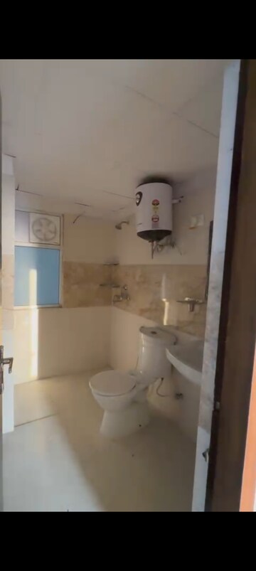 Master Bedroom in 3 BHK Apartment at Amrapali Golf Homes, Sector 4, Greater Noida – for Rent