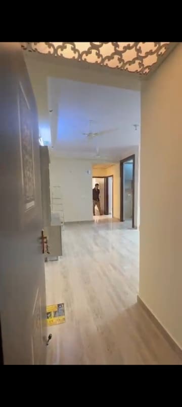 Room in 3 BHK Apartment at Amrapali Golf Homes, Sector 4, Greater Noida – for Rent
