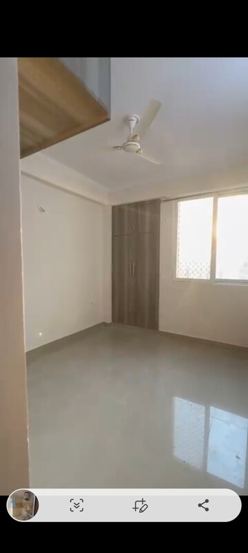 Room in 3 BHK Apartment at Amrapali Golf Homes, Sector 4, Greater Noida – for Rent