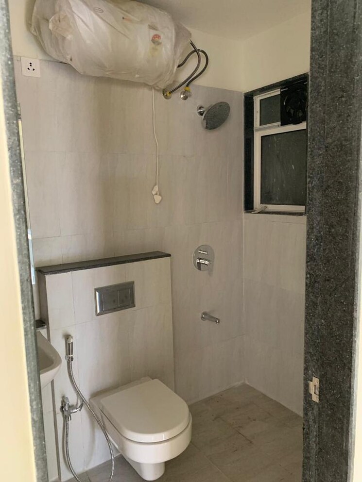 Bathroom, godrej-central 2 Bedroom 754 Sq.Ft. Apartment In Chembur Mumbai 8423978