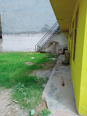 Balcony in 2 BHK Independent House at Sector 40 – for Rent