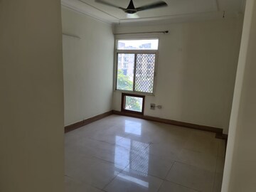 Room in 2 BHK Apartment at Vip Road – for Rent