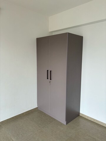 Room in 2 BHK Apartment at Shapoorji Pallonji Vicinia, Powai – for Rent