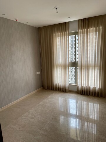 Room in 2 BHK Apartment at Hiranandani Castle Rock, Powai – for Rent