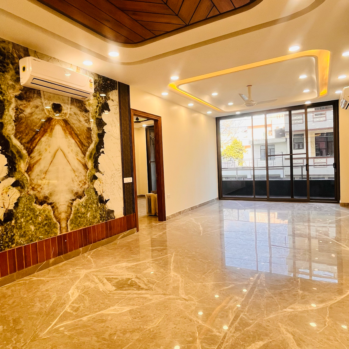 3 BHK + Servant Room 192 Sq.Yd. Builder Floor in Vipul Business Park