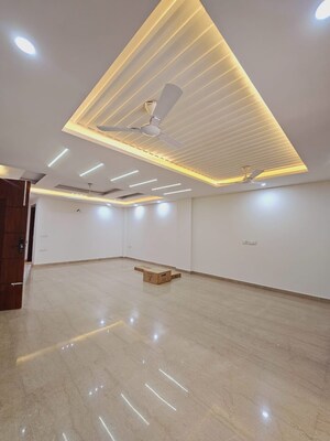 Room in 4 BHK Builder Floor at M3M Atrium, Sector 57 – for Sale