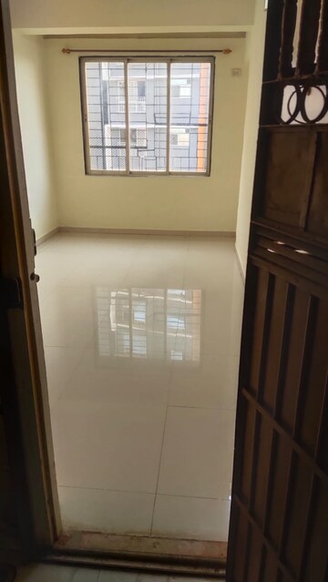 Room in 2 BHK Apartment at Pragati Icon Ghatkopar, Ghatkopar East – for Rent