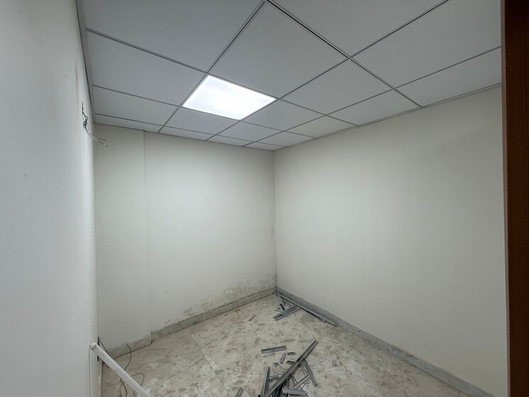 Room, greater kailash i Commercial Co Working Space 208 Sq.Yd. In Greater Kailash I Delhi 8424390