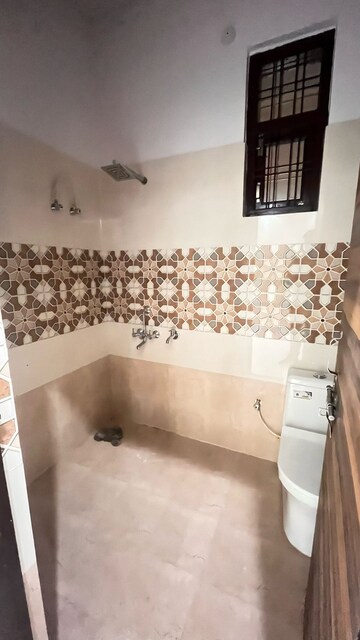 Furnished Amenities in 2 BHK Apartment at SM Tower Jankipuram, Jankipuram – for Sale
