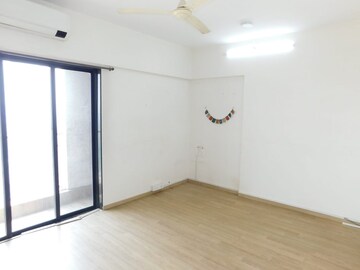 Room in 2 BHK Apartment at L&T Crescent Bay T2, Parel – for Rent
