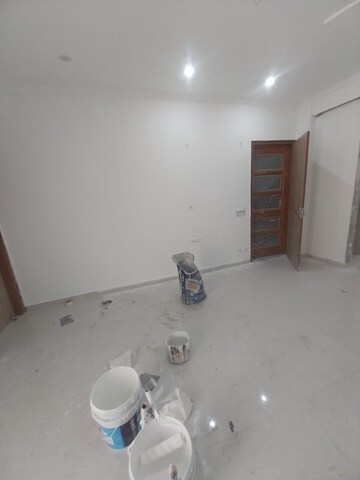 Bathroom in 2 BHK Builder Floor at DLF Exclusive Floors, Sector 53 – for Rent