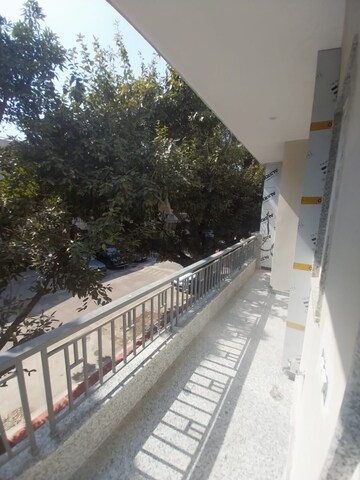 Balcony in 2 BHK Builder Floor at DLF Exclusive Floors, Sector 53 – for Rent