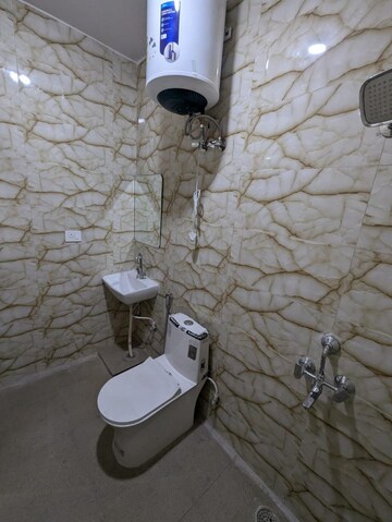 Bathroom in 1 BHK Builder Floor at DLF City Phase III, Sector 24 – for Rent