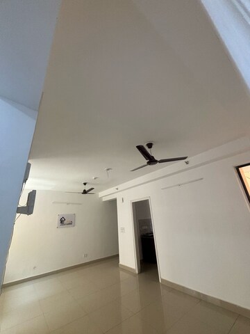 Room in 2 BHK Apartment at RG Luxury Homes, Sector 16b Greater Noida – for Rent
