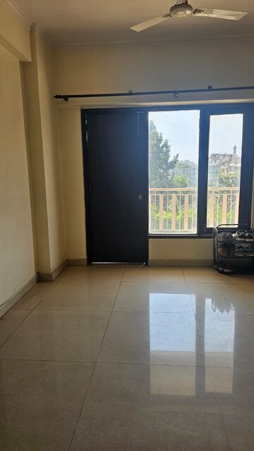 Room in 4 BHK Apartment at Shri Sai Kripa Rainbow Apartments, Sector 43 – for Rent