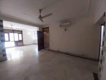 Room in 3 BHK Apartment at Defence Colony – for Rent