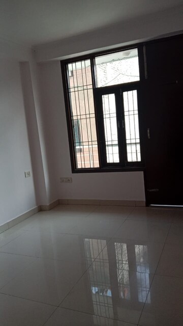 Room in 1 RK Apartment at Unique Poonam Estate Cluster 3, Mira Road – for Rent