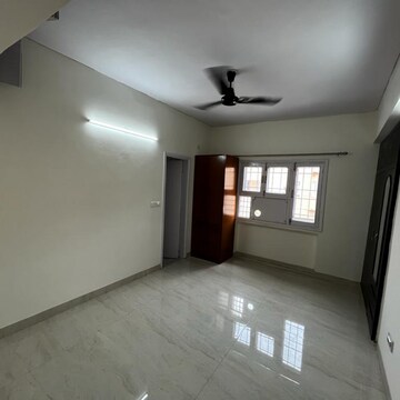 Room in 3 BHK Apartment at Rwa Jalvayu Vihar Noida, Sector 25 – for Rent