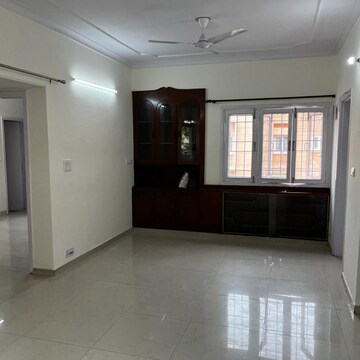 Room in 3 BHK Apartment at Rwa Jalvayu Vihar Noida, Sector 25 – for Rent