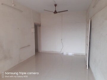 Room in 2 BHK Apartment at Vile Parle East – for Rent