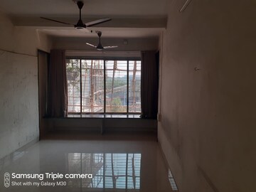 Room in 2 BHK Apartment at Vile Parle East – for Rent