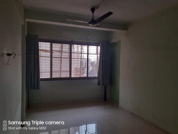 Room in 2 BHK Apartment at Vile Parle East – for Rent