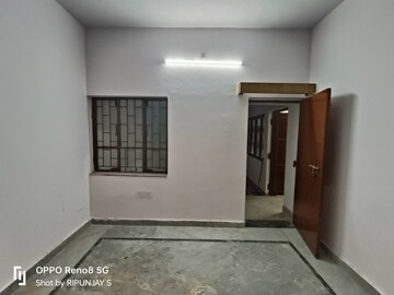 Room in 2 BHK Independent House at Gomti Nagar – for Rent