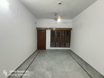 Room in 2 BHK Independent House at Gomti Nagar – for Rent