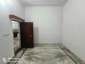 Room in 2 BHK Independent House at Gomti Nagar – for Rent