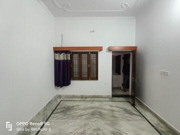 Room in 2 BHK Independent House at Gomti Nagar – for Rent