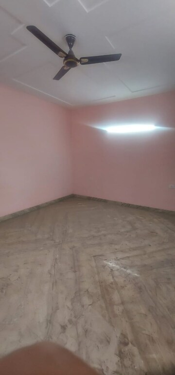 Room in 4 BHK Builder Floor at Sector 42 – for Sale