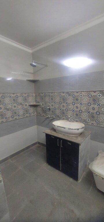Kitchen in 4 BHK Builder Floor at Sector 42 – for Sale
