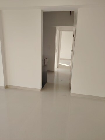 Room in 2 BHK Apartment at Rustomjee Bella Phase 1, Bhandup West – for Rent