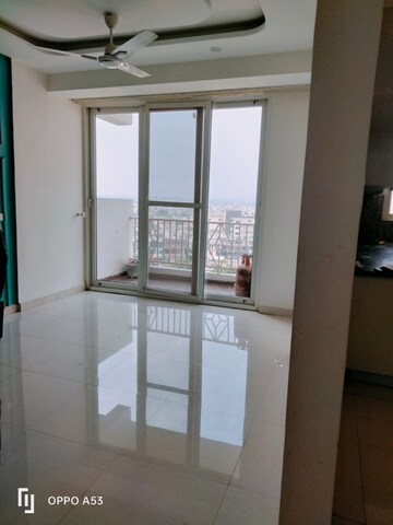 Room in 3 BHK Apartment at Vip Road – for Rent