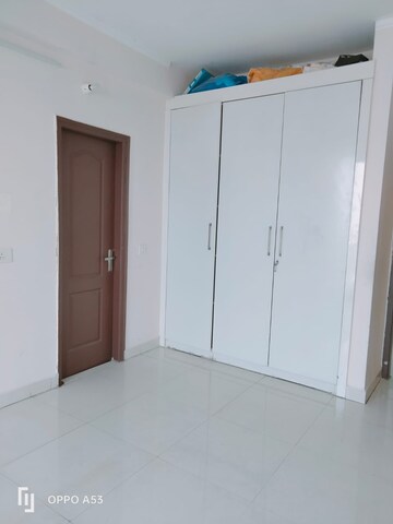 Room in 3 BHK Apartment at Vip Road – for Rent